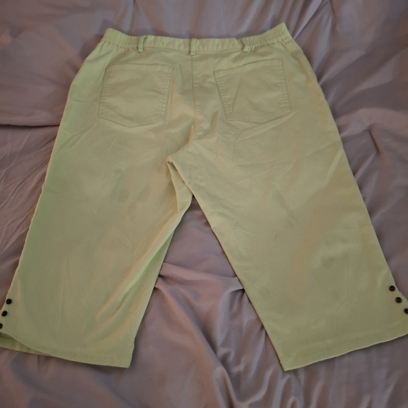 Hearts of Palm Petite Women's Neon Green Cropped Capris Pants - Picture 6 of 8
